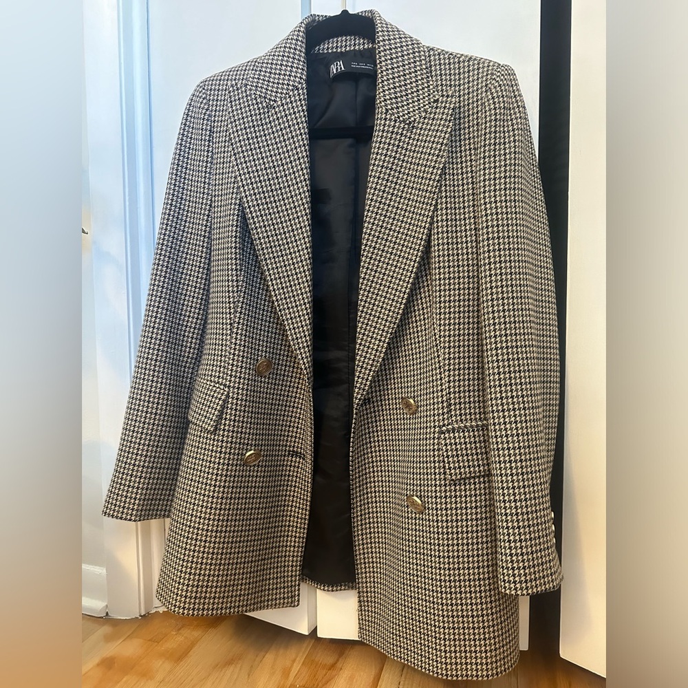 Zara Blazer, size S, in good condition.